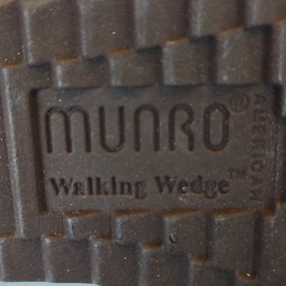 Munro American Zena Brwn Suede Slip-On Walking Wedge Black Elastic Crossing Gore